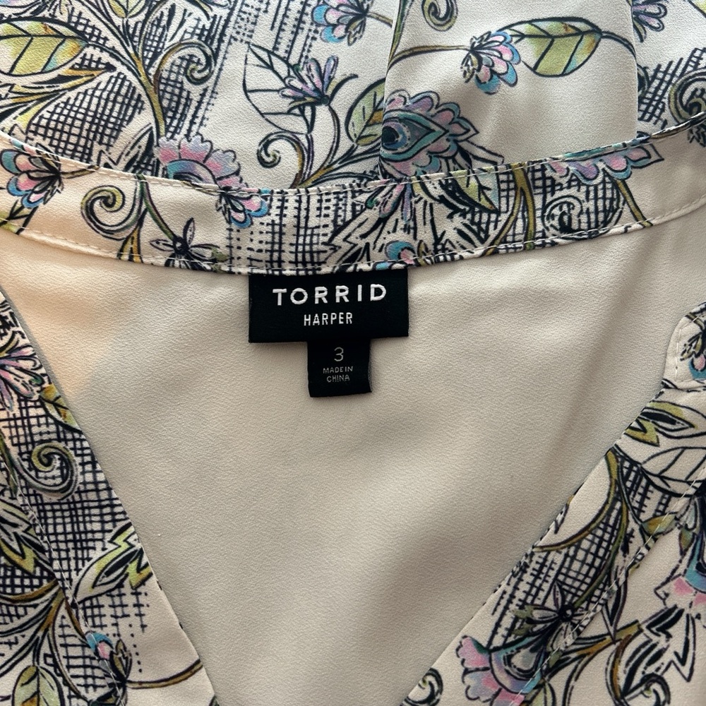 Torrid blouse - Picture 2 of 2